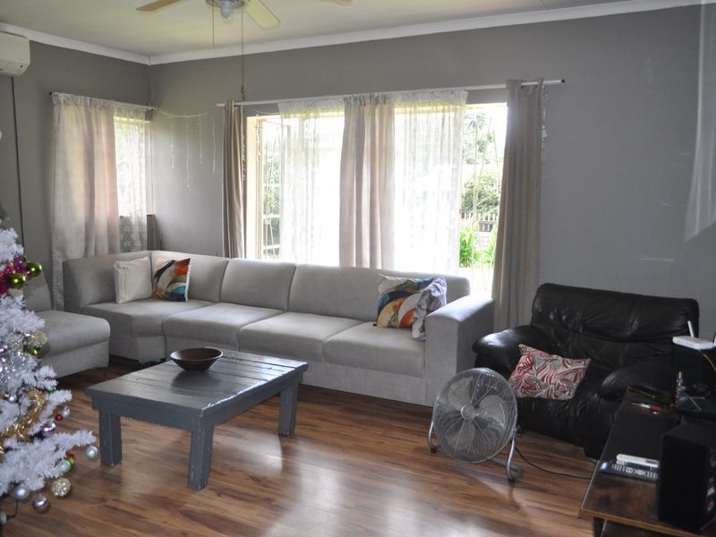 Family house for sale in Sasolburg walking distance to schools and shopping centers - Photo 4