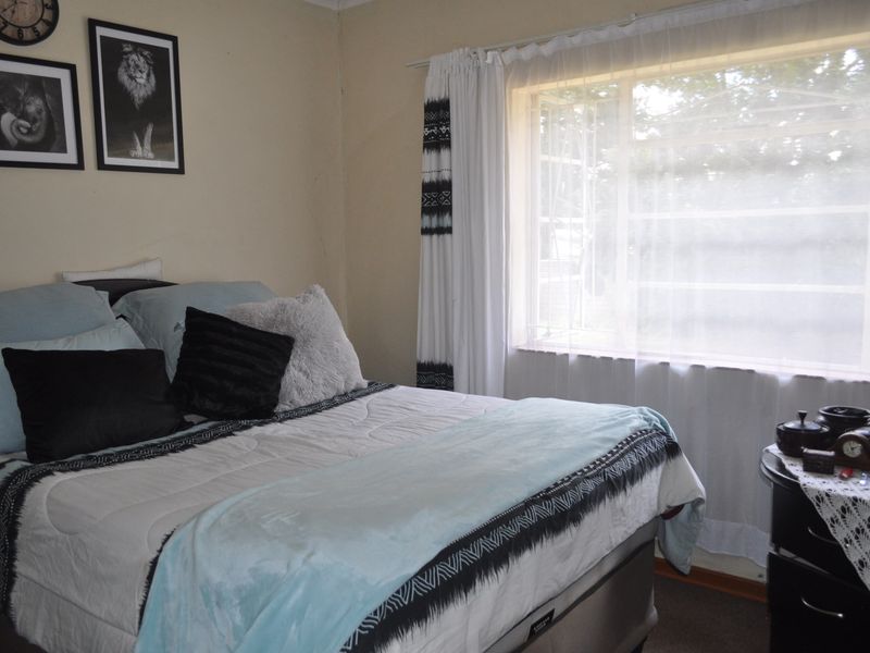 Family house for sale in Sasolburg walking distance to schools and shopping centers - Photo 10