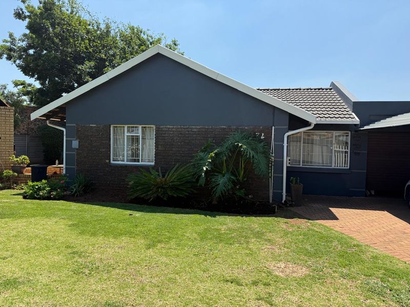 Beautiful 3 bedroom with flatlet in Boksburg,Van Dyk Park - Photo 6