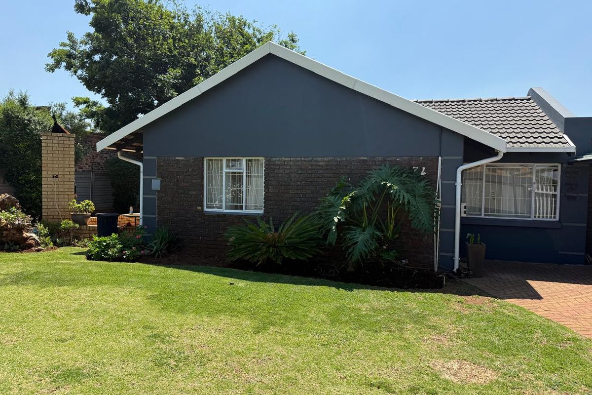 Beautiful 3 bedroom with flatlet in Boksburg,Van Dyk Park - Photo 5