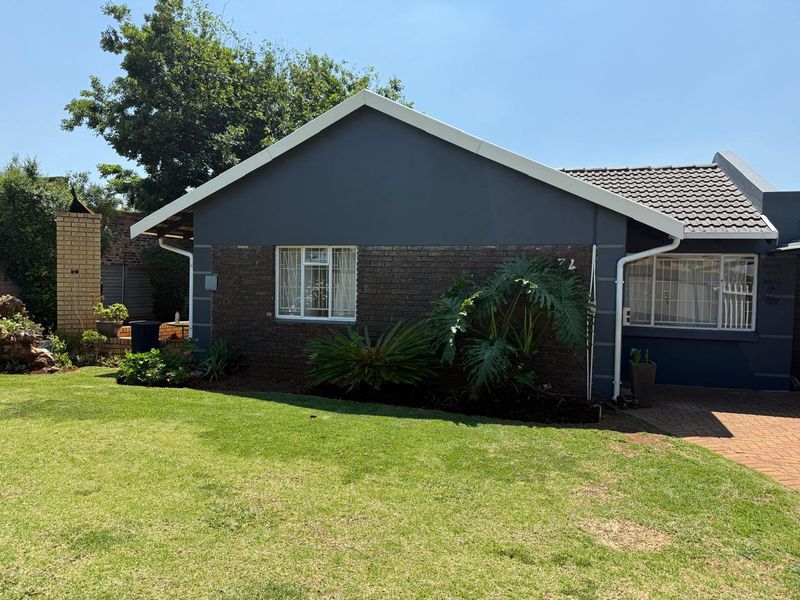 Beautiful 3 bedroom with flatlet in Boksburg,Van Dyk Park - Photo 5