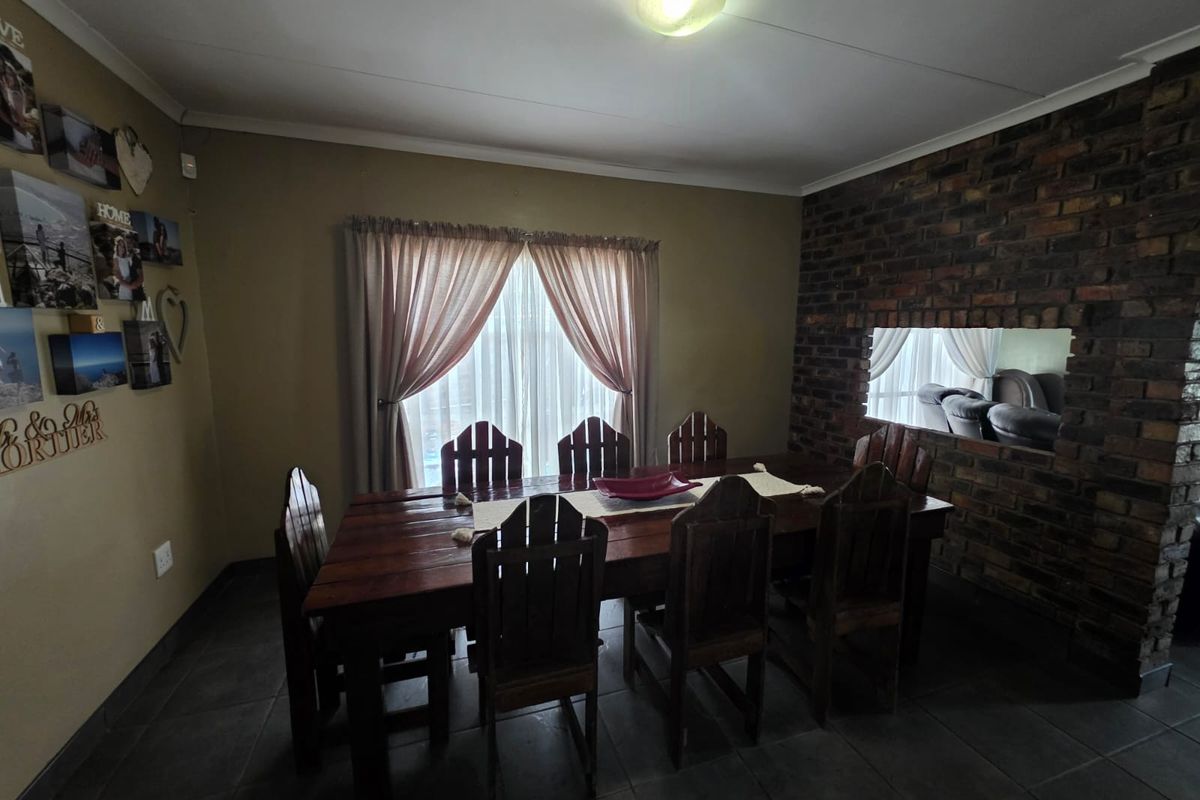 STUNNING FAMILY HOME WITH FLATLET – SASOLBURG - Photo 2