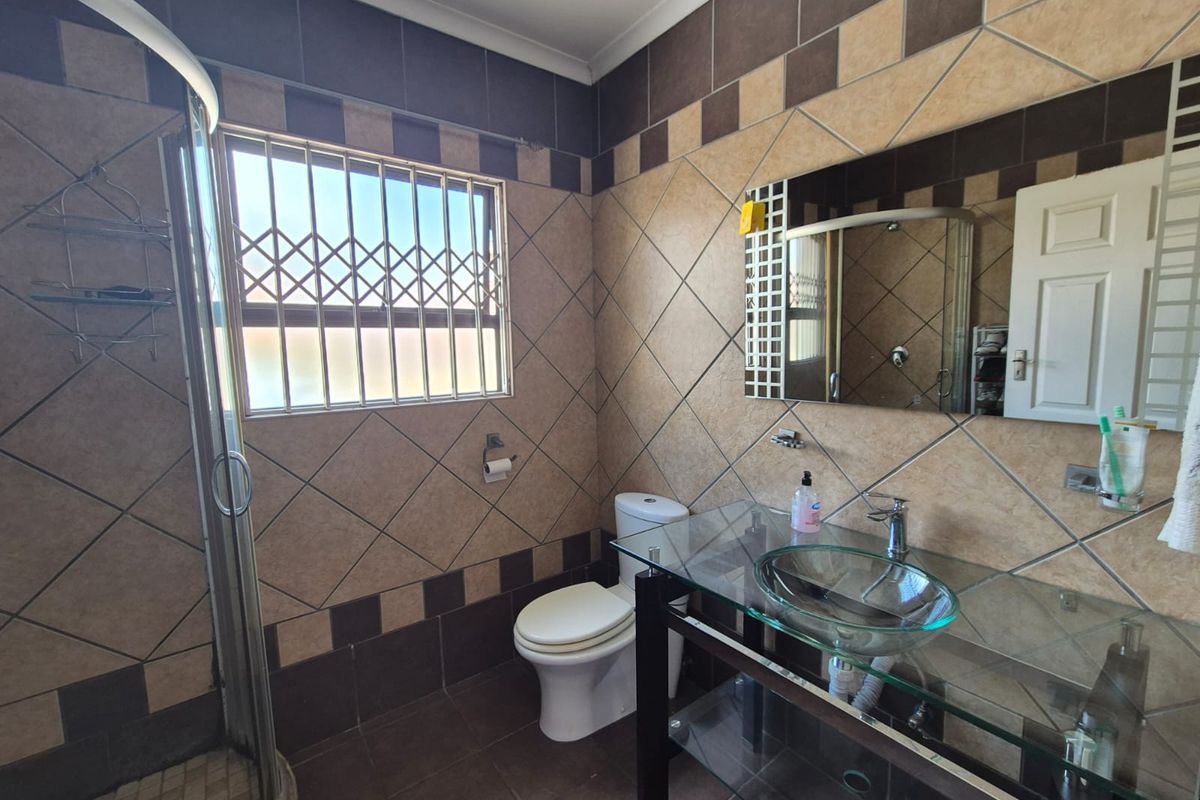 !Perfect Priced in a Secured Area! - Photo 4