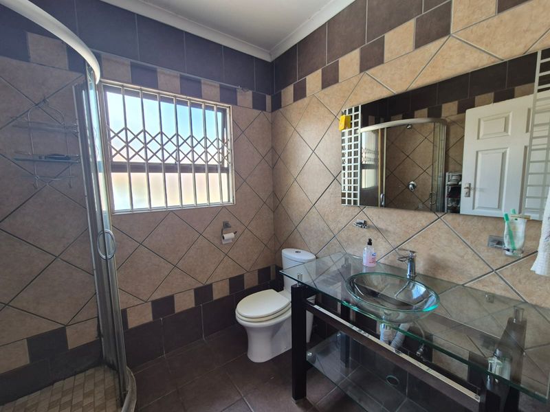 !Perfect Priced in a Secured Area! - Photo 4