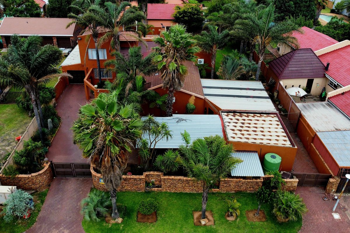 Discover the perfect family haven with this stunning home - Photo 3