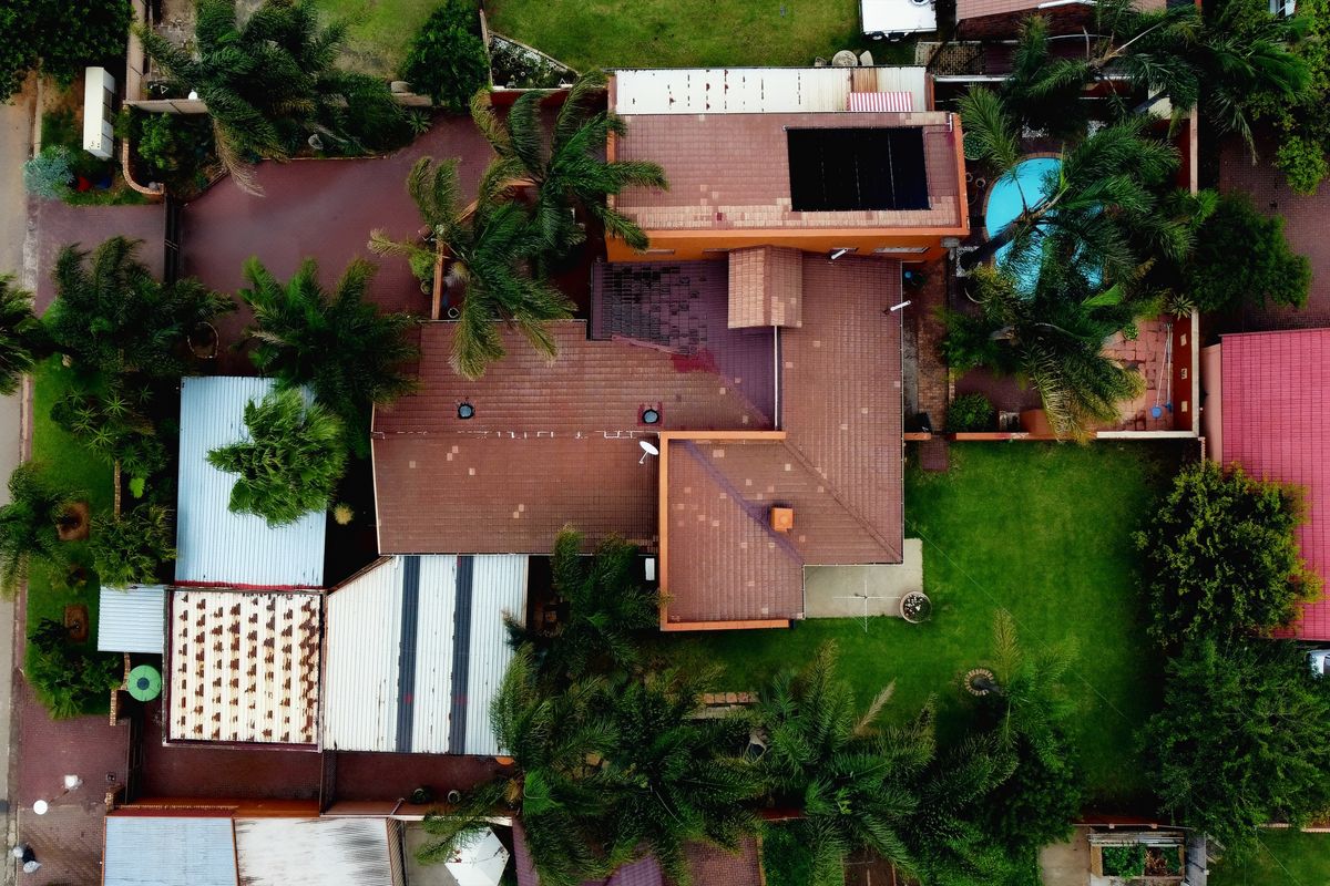 Discover the perfect family haven with this stunning home - Photo 2