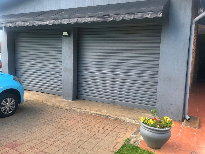 SERENE SMALL TOWN FEELING - Photo 6