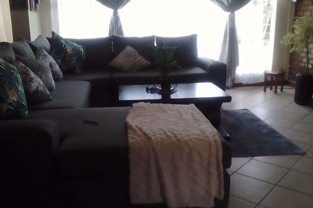 SERENE SMALL TOWN FEELING - Photo 4