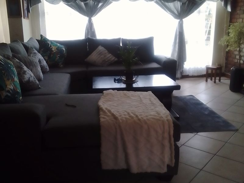 SERENE SMALL TOWN FEELING - Photo 4