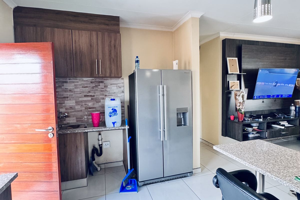 SOLE-MANDATE | Rare Find in Marelden Estate - Photo 4