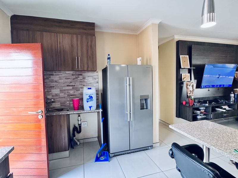 SOLE-MANDATE | Rare Find in Marelden Estate - Photo 4