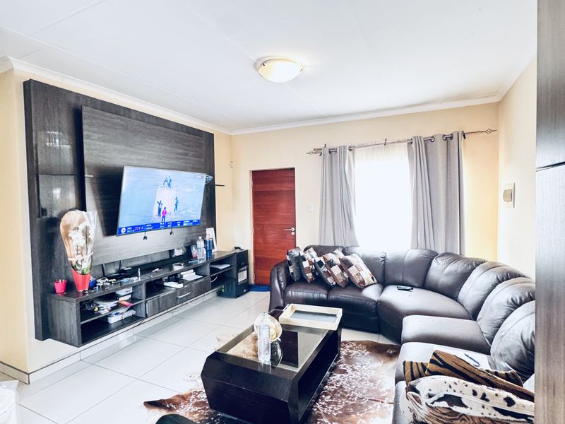 SOLE-MANDATE | Rare Find in Marelden Estate - Photo 9