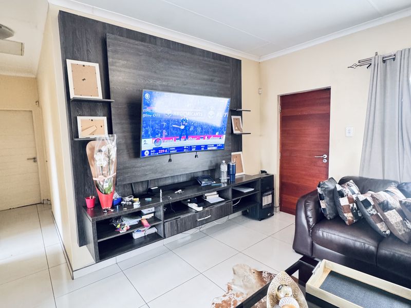 SOLE-MANDATE | Rare Find in Marelden Estate - Photo 7