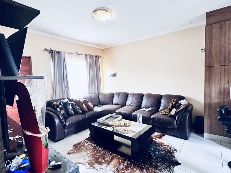 SOLE-MANDATE | Rare Find in Marelden Estate - Photo 6