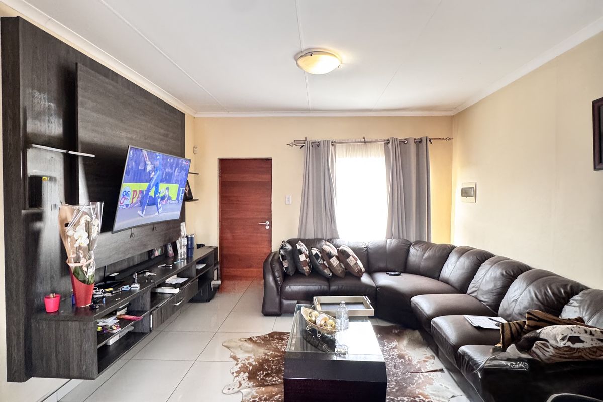 SOLE-MANDATE | Rare Find in Marelden Estate - Photo 5