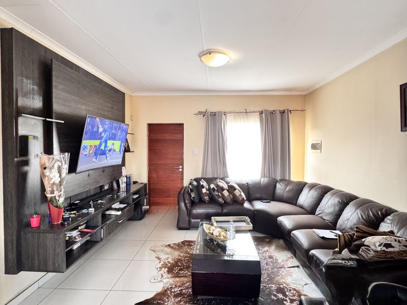 SOLE-MANDATE | Rare Find in Marelden Estate - Photo 5