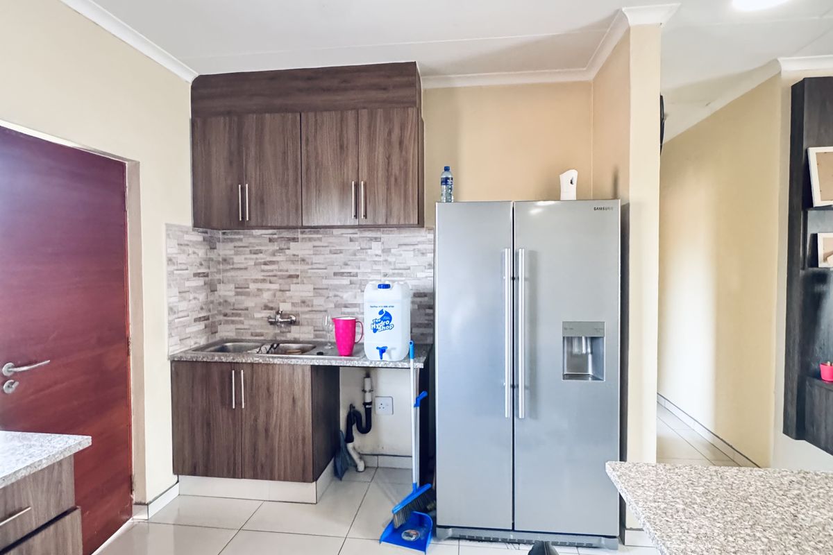 SOLE-MANDATE | Rare Find in Marelden Estate - Photo 3