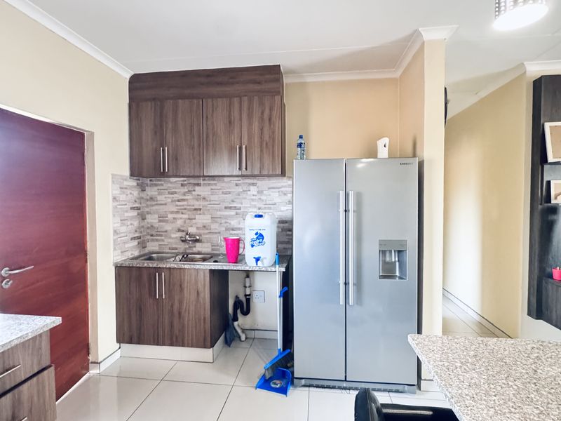 SOLE-MANDATE | Rare Find in Marelden Estate - Photo 3