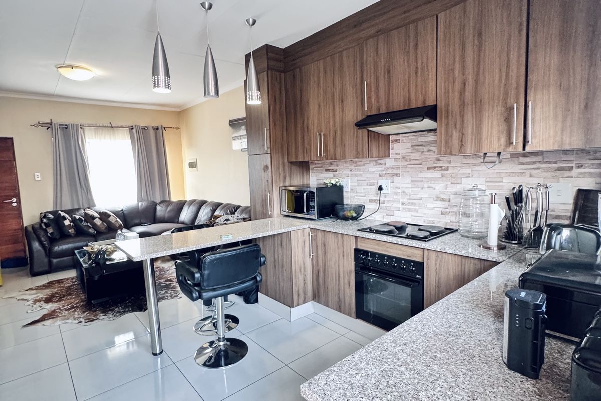 SOLE-MANDATE | Rare Find in Marelden Estate - Photo 2