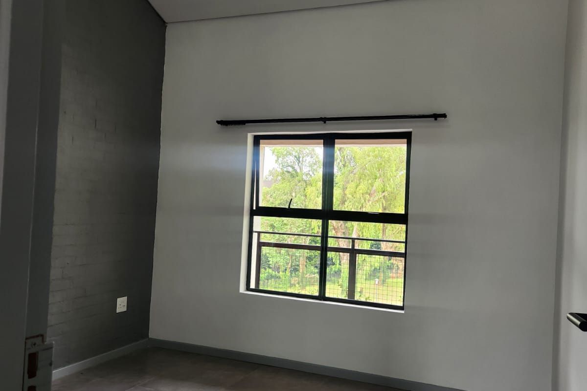 2 Bedroom/2 Bathroom Apartment with Loft and High Ceilings - Photo 3