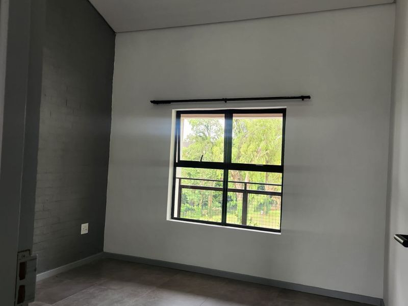 2 Bedroom/2 Bathroom Apartment with Loft and High Ceilings - Photo 7