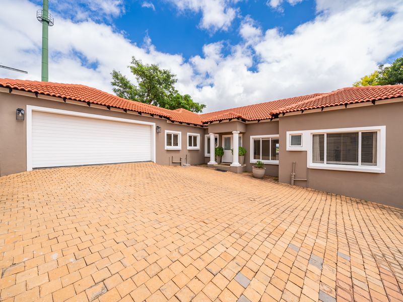 Private Erasmusrand Home With Modern Luxury - Photo 3