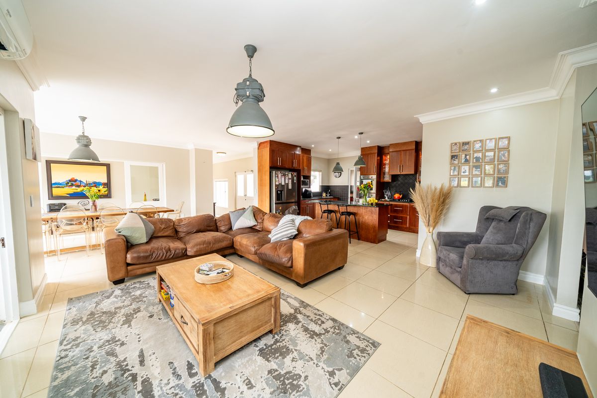 Private Erasmusrand Home With Modern Luxury - Photo 3