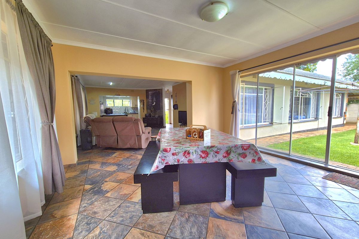 STUNNING HOME FOR SALE IN A SECURE AREA! - Photo 5