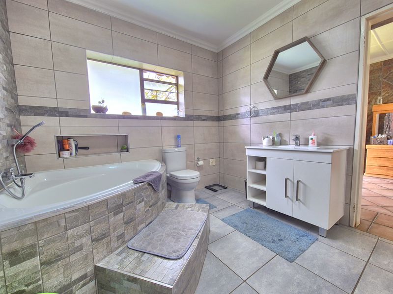 STUNNING HOME FOR SALE IN A SECURE AREA! - Photo 9