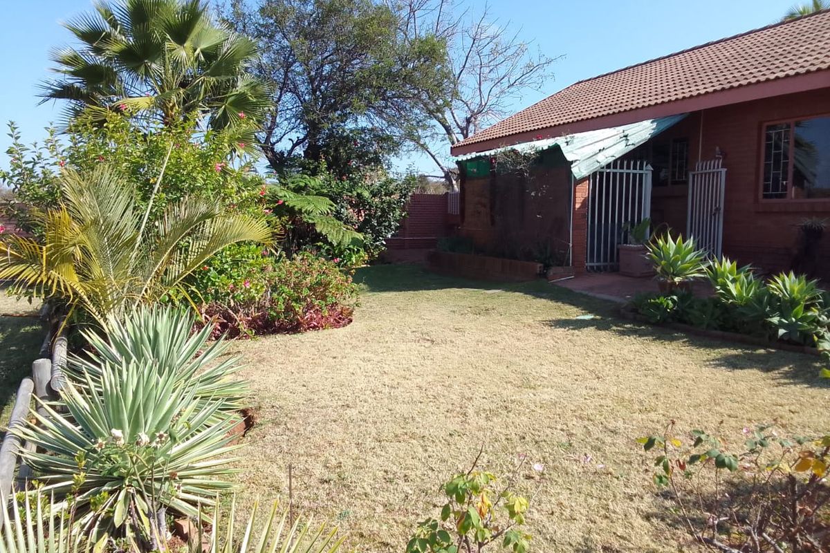 A Lush Garden Sanctuary for the Modern Family. - Photo 3
