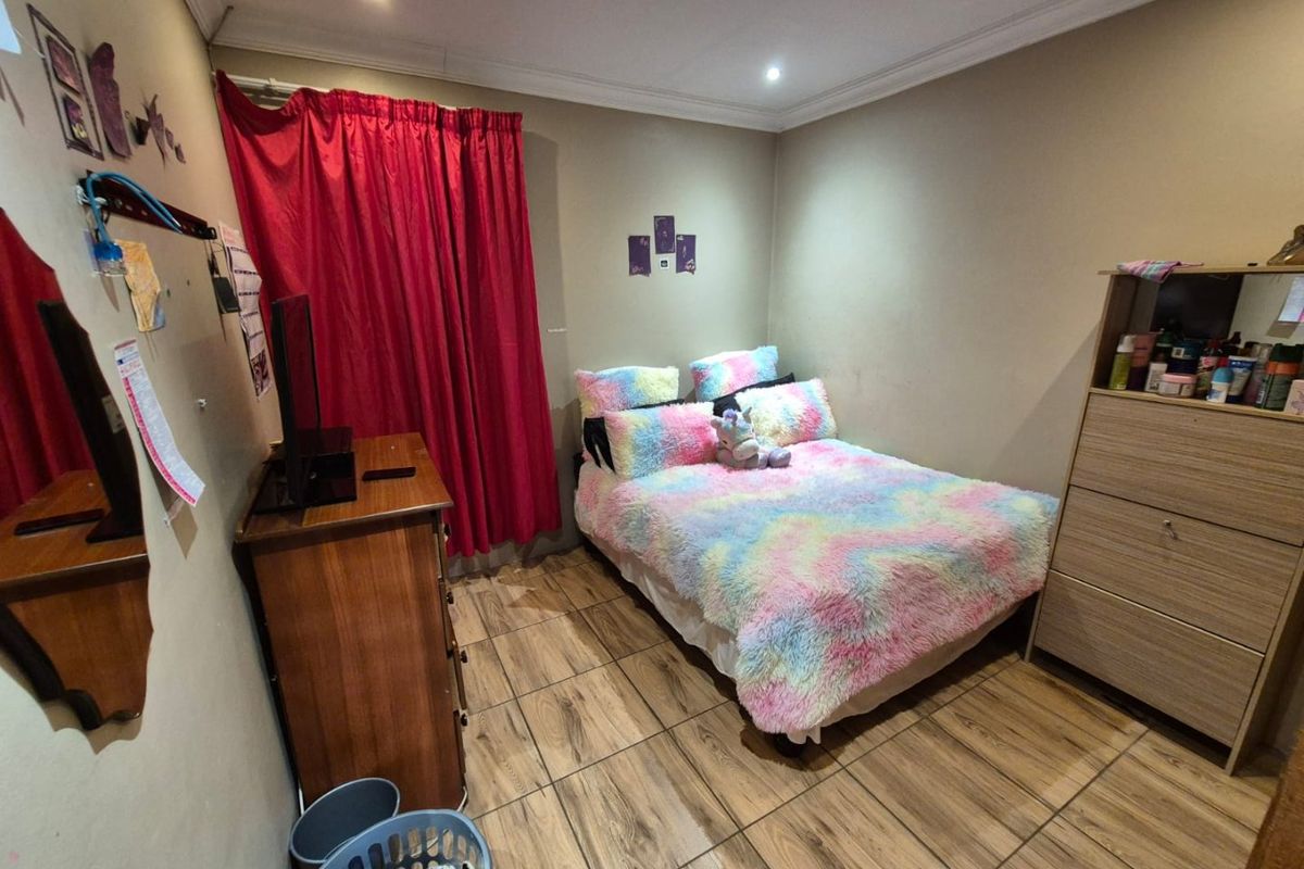 A bedroom featuring tiled flooring, recessed ceiling lighting, and crown molding.