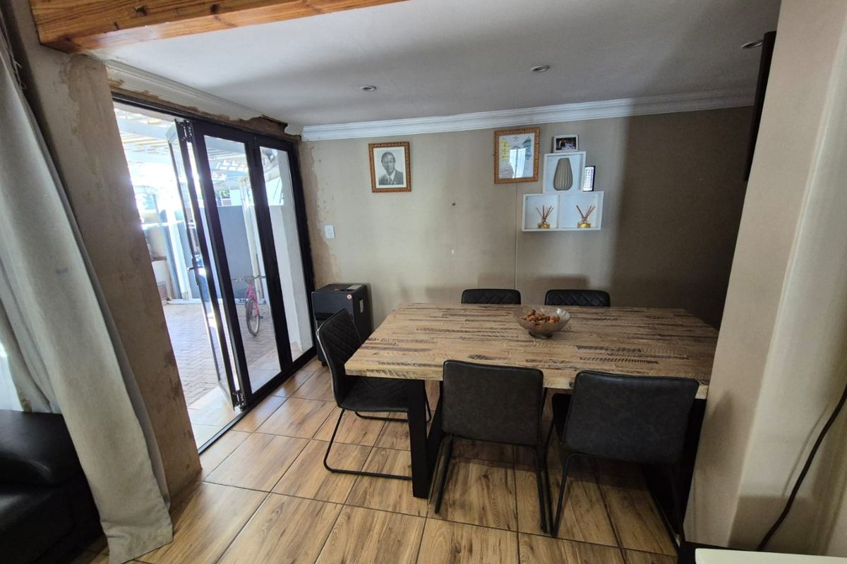 Modern 3 Bedroom House Magalieskruin - Photo 5