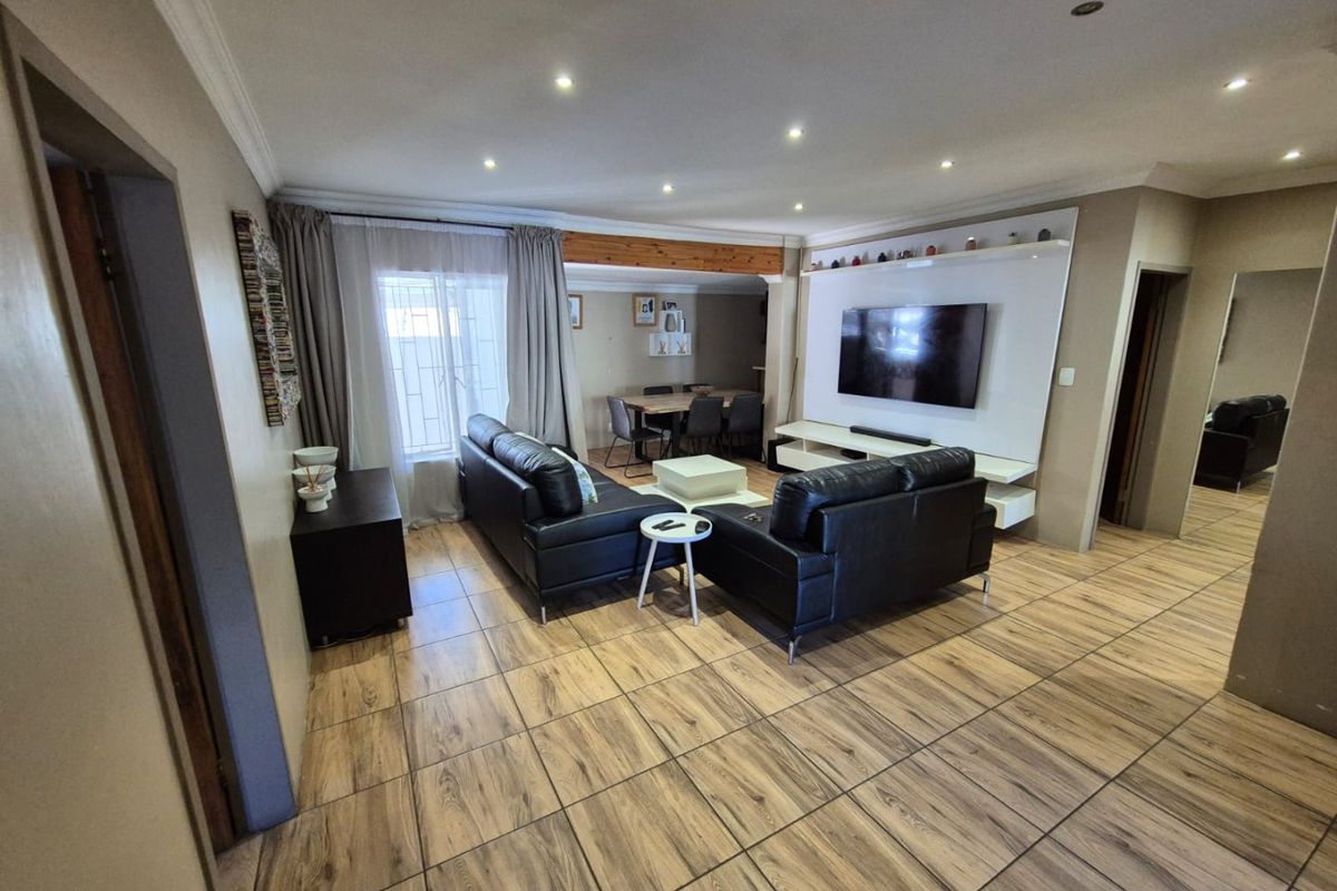 Modern 3 Bedroom House Magalieskruin - Photo 4