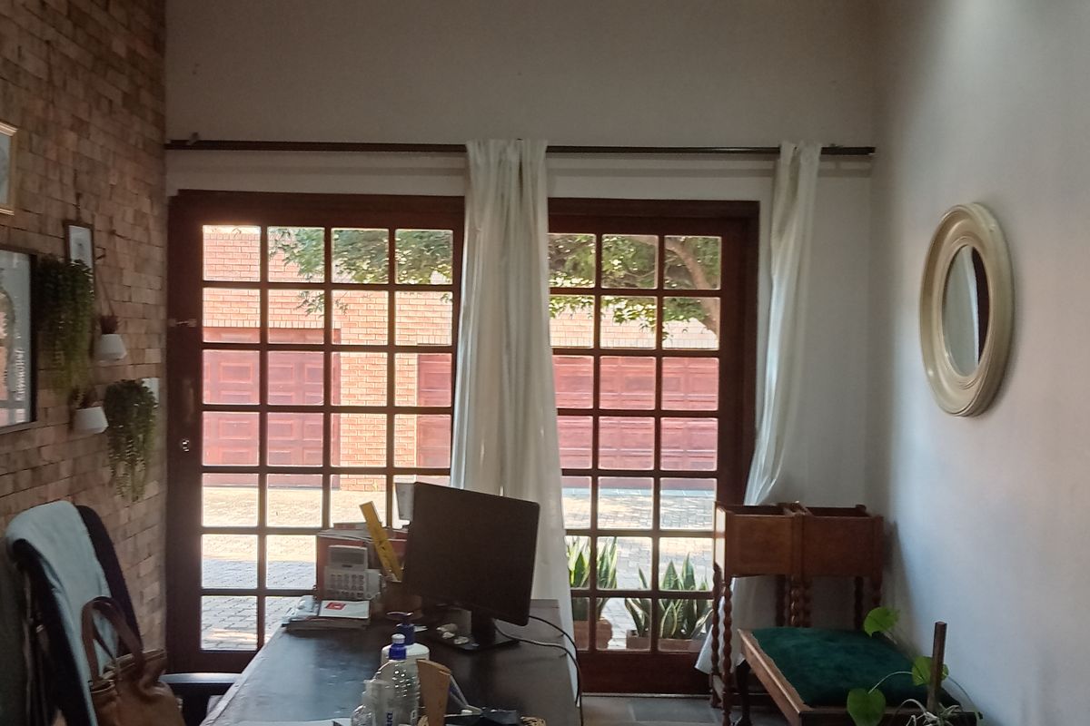 3 Bedroom Townhouse for Sale – Secure Complex - Photo 2