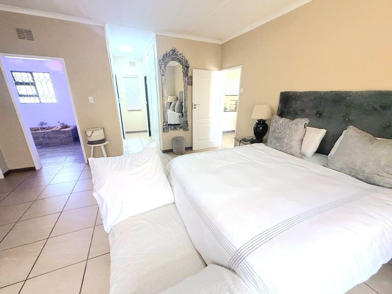 Elegant & Spacious 4-Bedroom Face brick Home in a Sought-After Area. - Photo 10