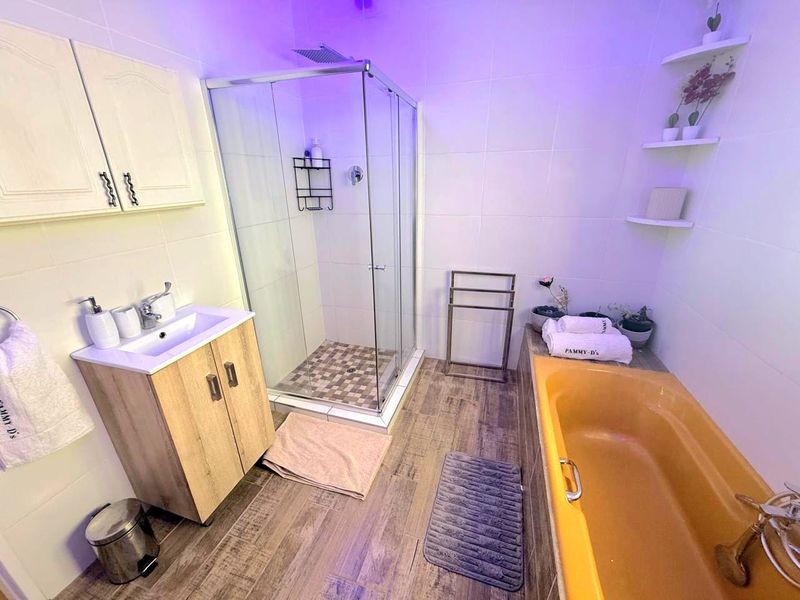 Elegant & Spacious 4-Bedroom Face brick Home in a Sought-After Area. - Photo 8