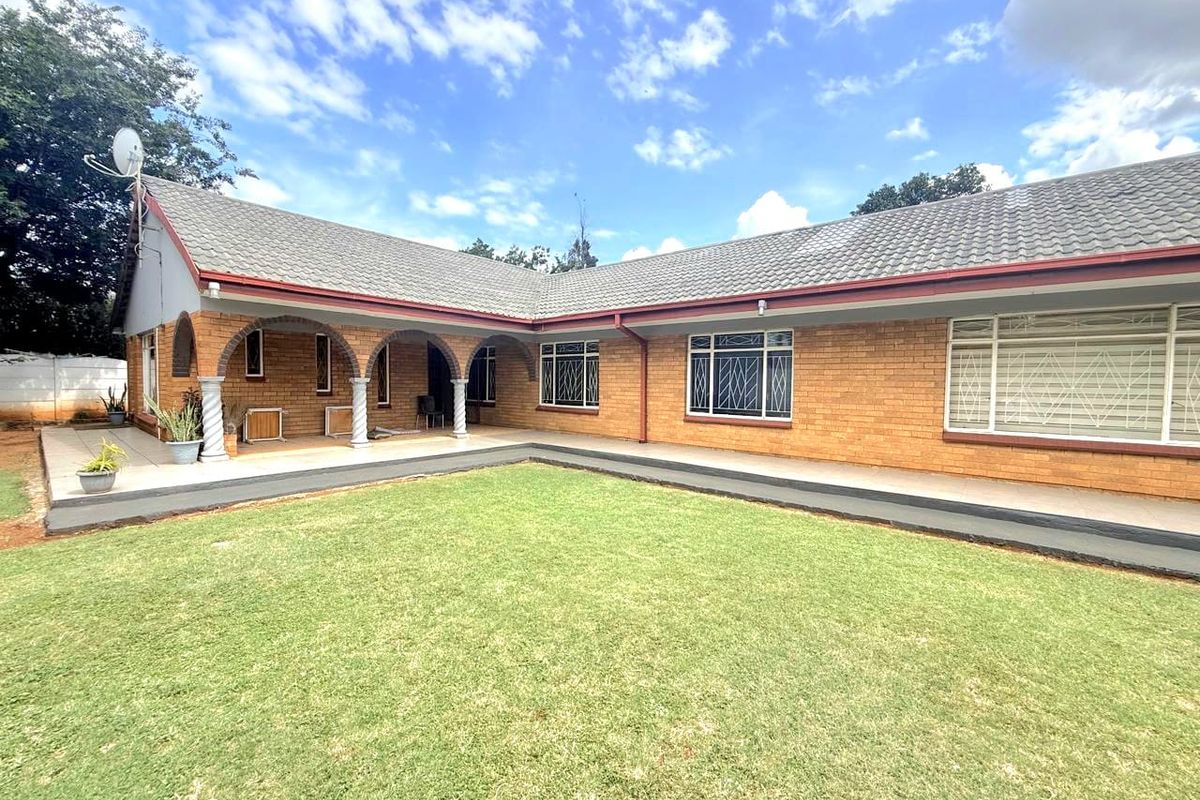 Elegant & Spacious 4-Bedroom Face brick Home in a Sought-After Area. - Photo 5