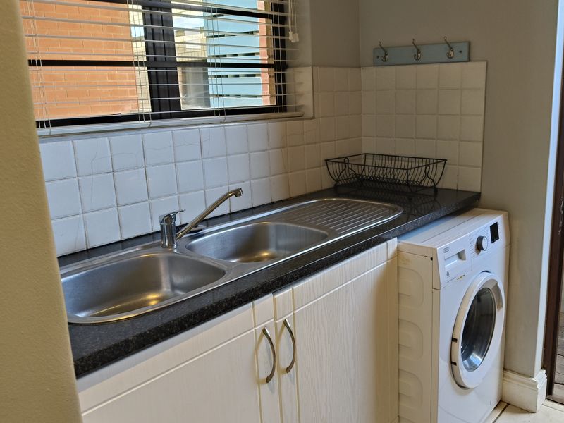 Perfectly Positioned Ground-Floor Apartment - Photo 9