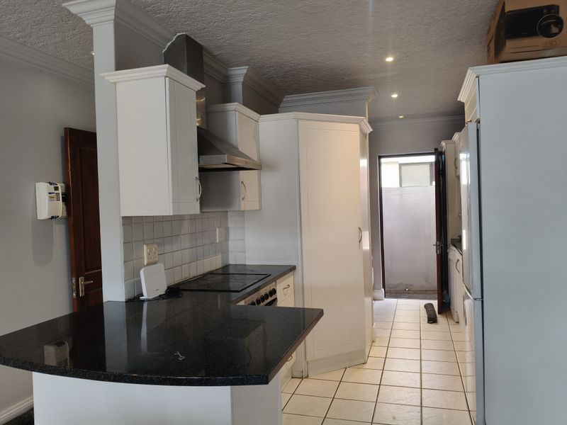 Perfectly Positioned Ground-Floor Apartment - Photo 7