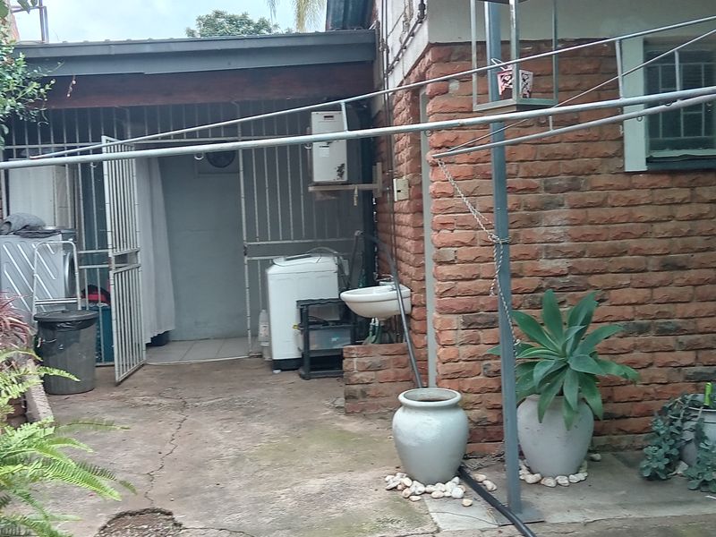 5 Bedroom House for Sale – Close to Schools - Photo 4