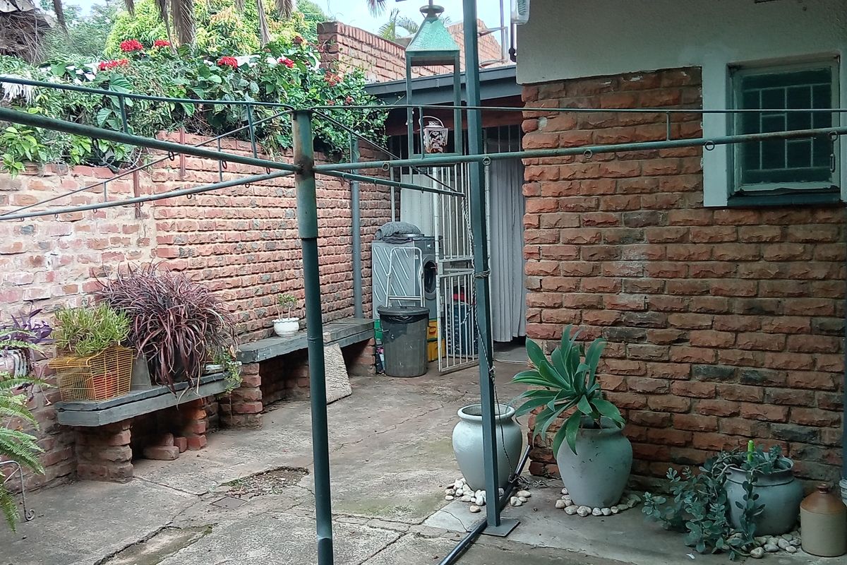 5 Bedroom House for Sale – Close to Schools - Photo 3