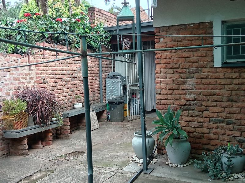 5 Bedroom House for Sale – Close to Schools - Photo 3