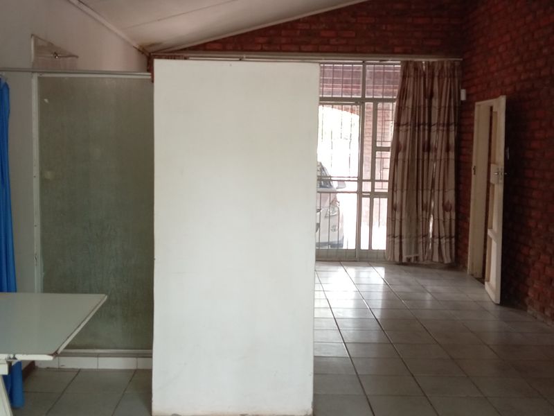 5 Bedroom House for Sale – Close to Schools - Photo 9