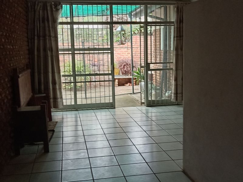 5 Bedroom House for Sale – Close to Schools - Photo 8