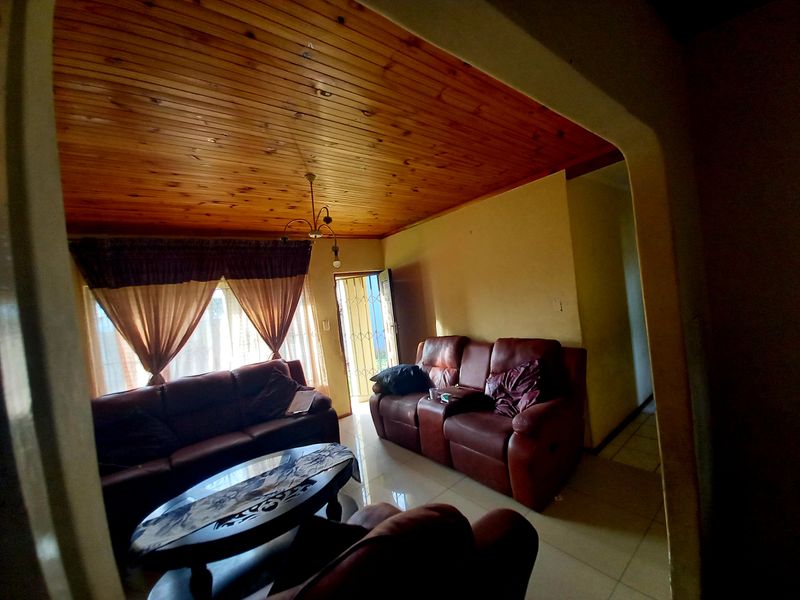 3 Bedroom House For Sale - Photo 6