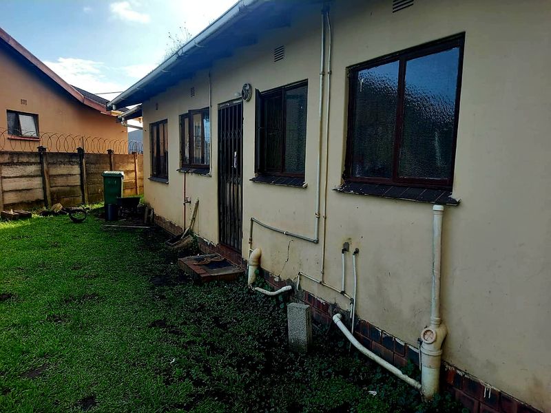 3 Bedroom House For Sale - Photo 3