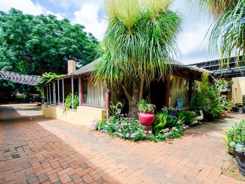 4 Bedroom Home 3 Flats in Boksburg West - Photo 4