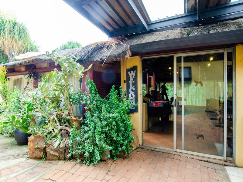 4 Bedroom Home 3 Flats in Boksburg West - Photo 8