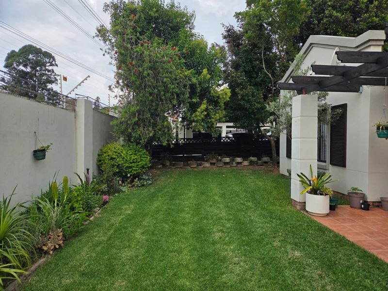 Two bedroom, ground floor townhouse. Serious sellers. - Photo 3