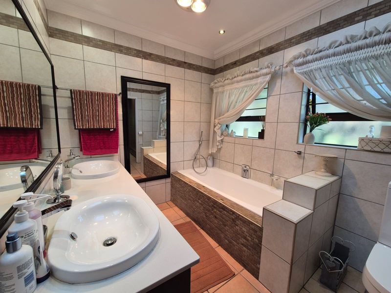 !Surpassing All Others in Quality! - Photo 10